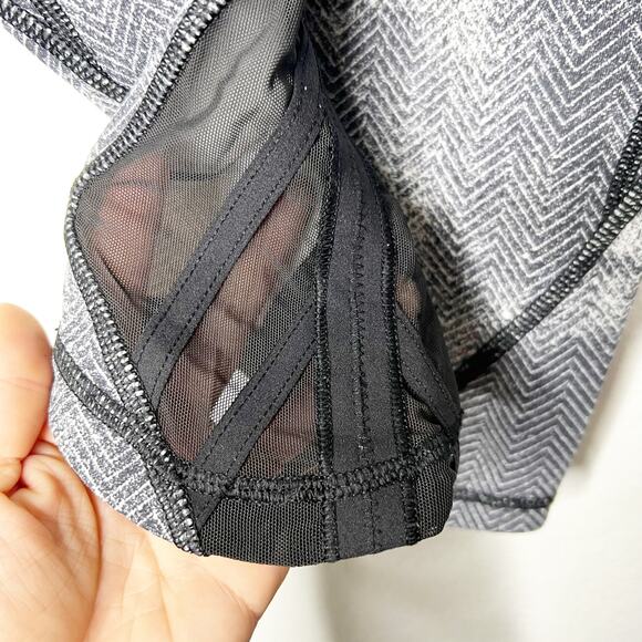 LULULEMON Essential Rhythm Crop Tight Pant Mid Rise Diffusion White Black Size 4 - Picture 8 of 13